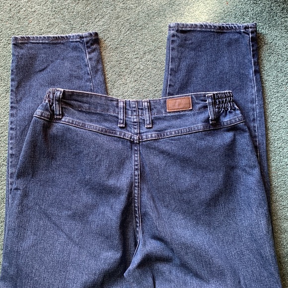 NO LONGER FOR SALE 3 Pair Lady’s LEE Jeans —size 12 - side elastic at the waist. - Picture 6 of 6